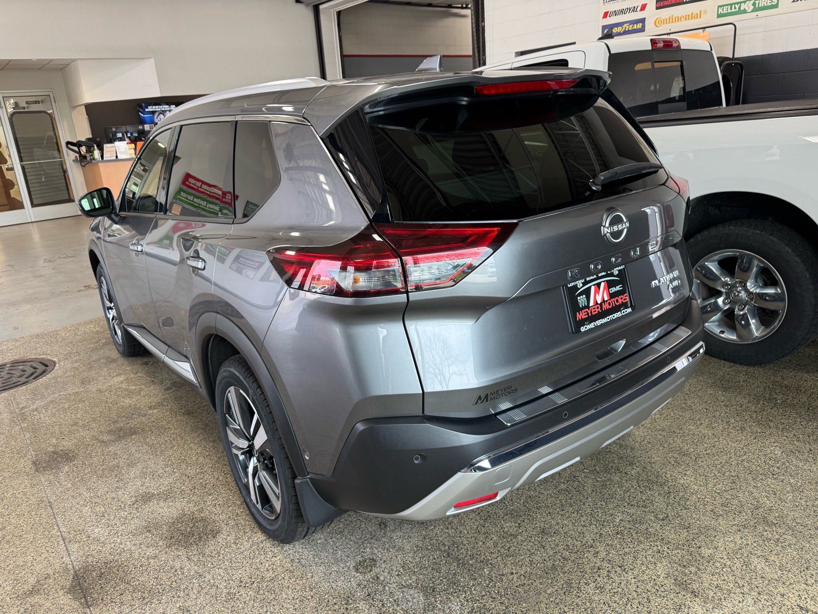 Used 2023 Nissan Rogue Platinum AWD/4WD image 7