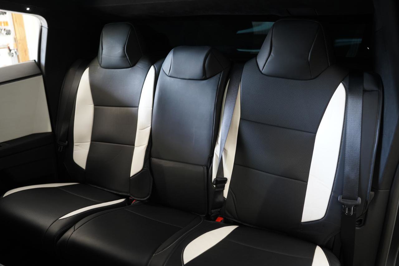 Used 2024 Tesla Cybertruck AWD Crew Cab image 30