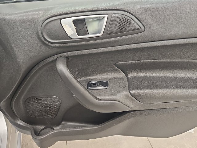 Used 2014 Ford Fiesta Titanium FWD image 11