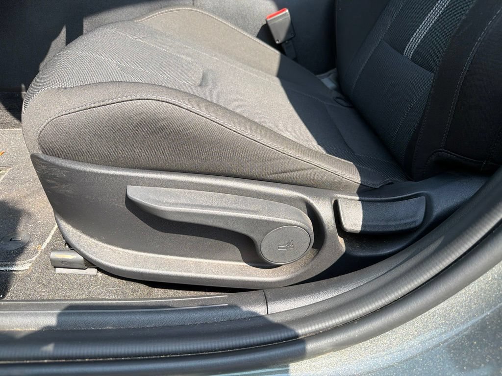 Certified 2025 Hyundai Elantra SE FWD image 14