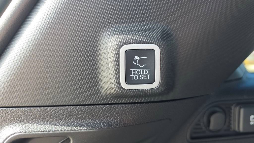 Used 2025 Jeep Grand Cherokee Limited w/ Black Appearance Package image 18