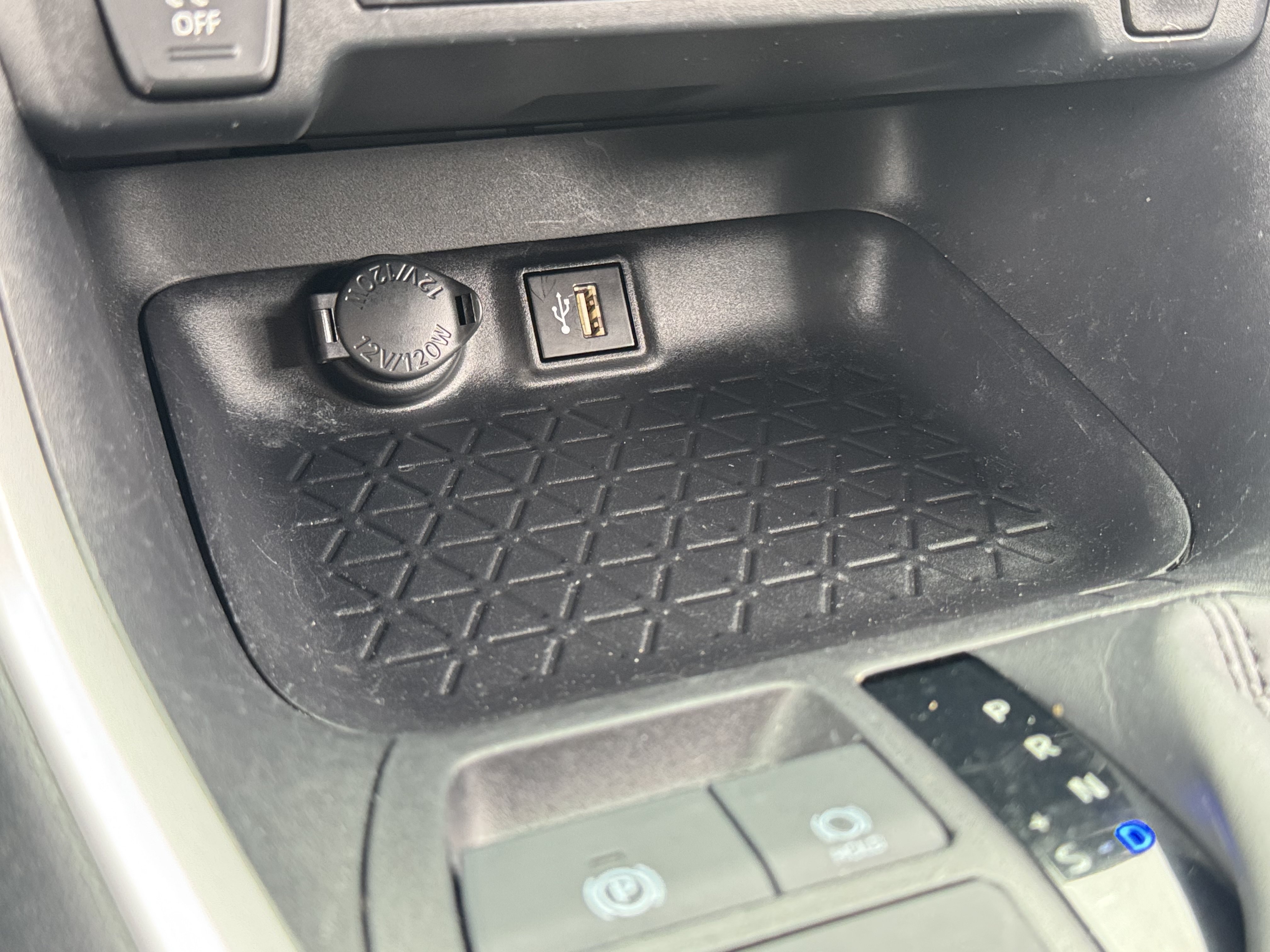 Used 2024 Toyota RAV4 LE AWD/4WD image 9