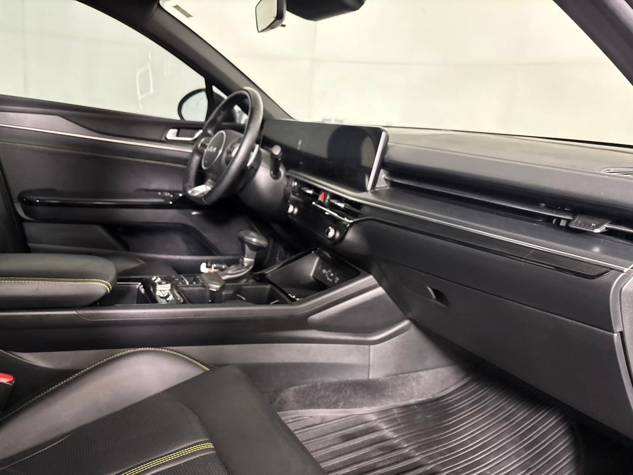 Used 2025 Kia K5 GT w/ GT1 Package FWD image 32