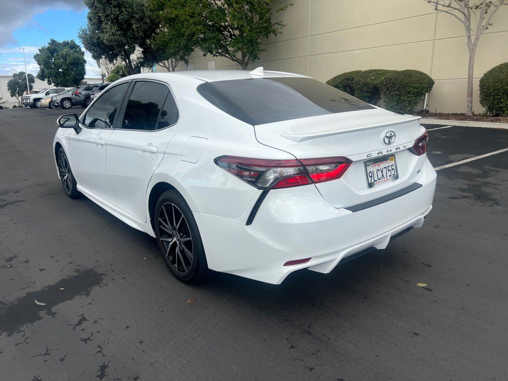 Used 2024 Toyota Camry SE image 4