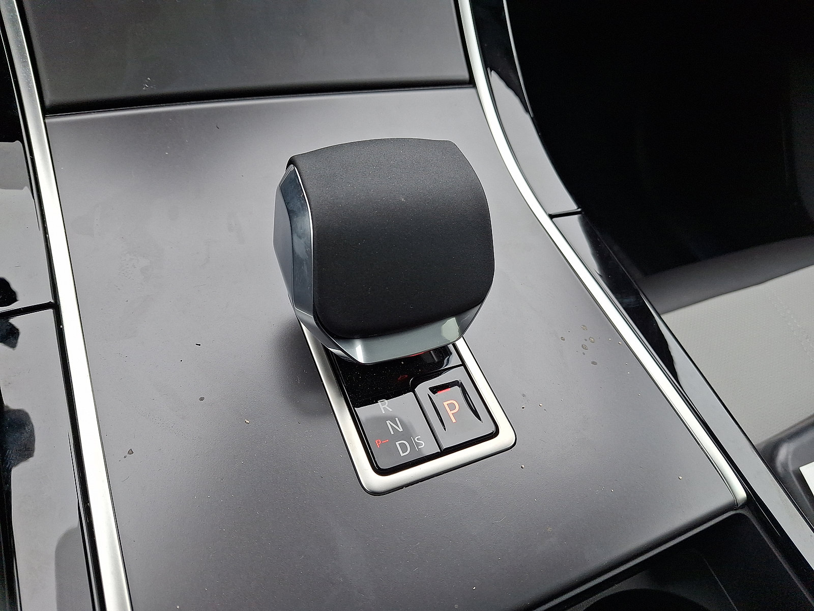 New 2026 Land Rover Range Rover Velar S image 10