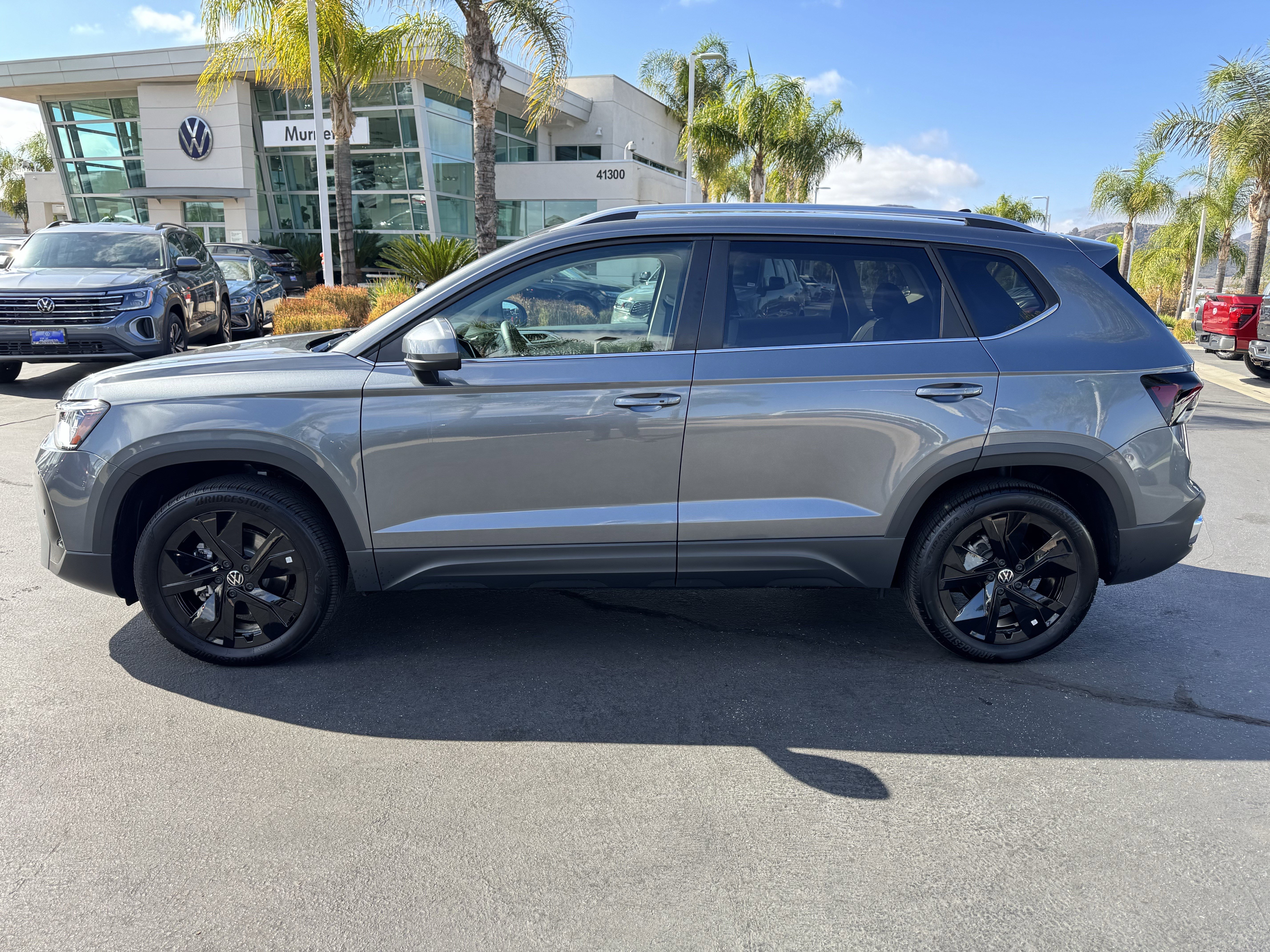 Used 2025 Volkswagen Taos SE image 7