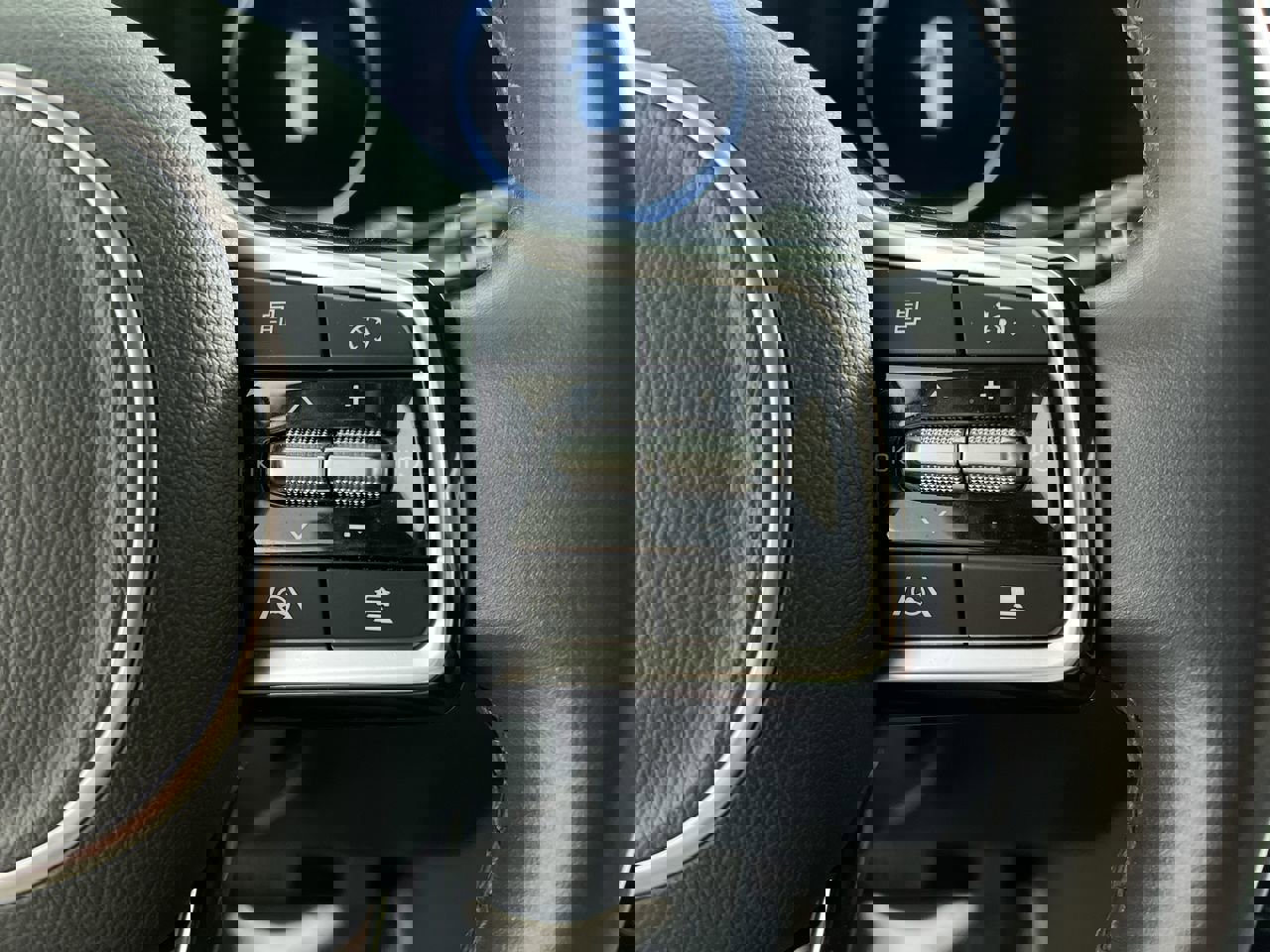 Used 2024 Kia Carnival SX Prestige image 17