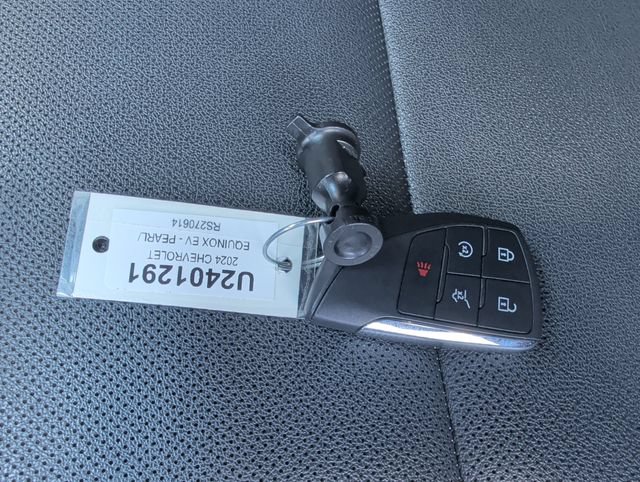 Used 2024 Chevrolet Equinox EV RS FWD image 26