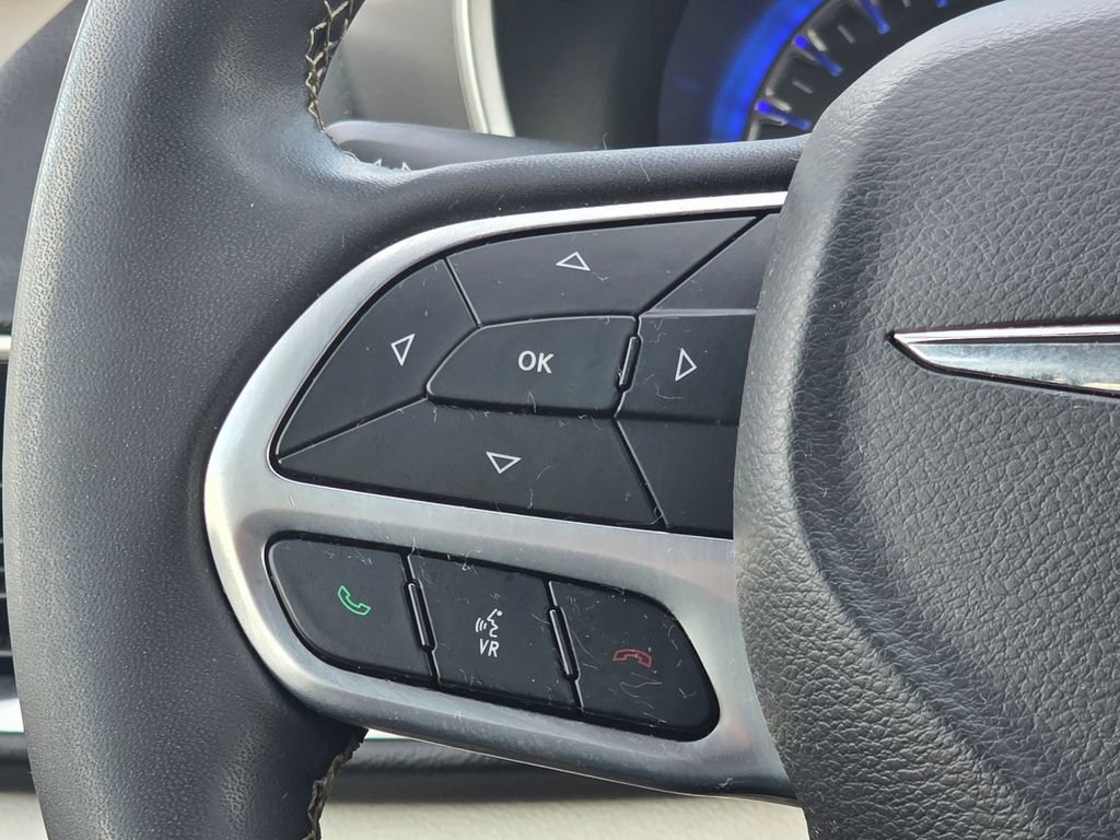 Used 2022 Chrysler Pacifica Touring-L image 19