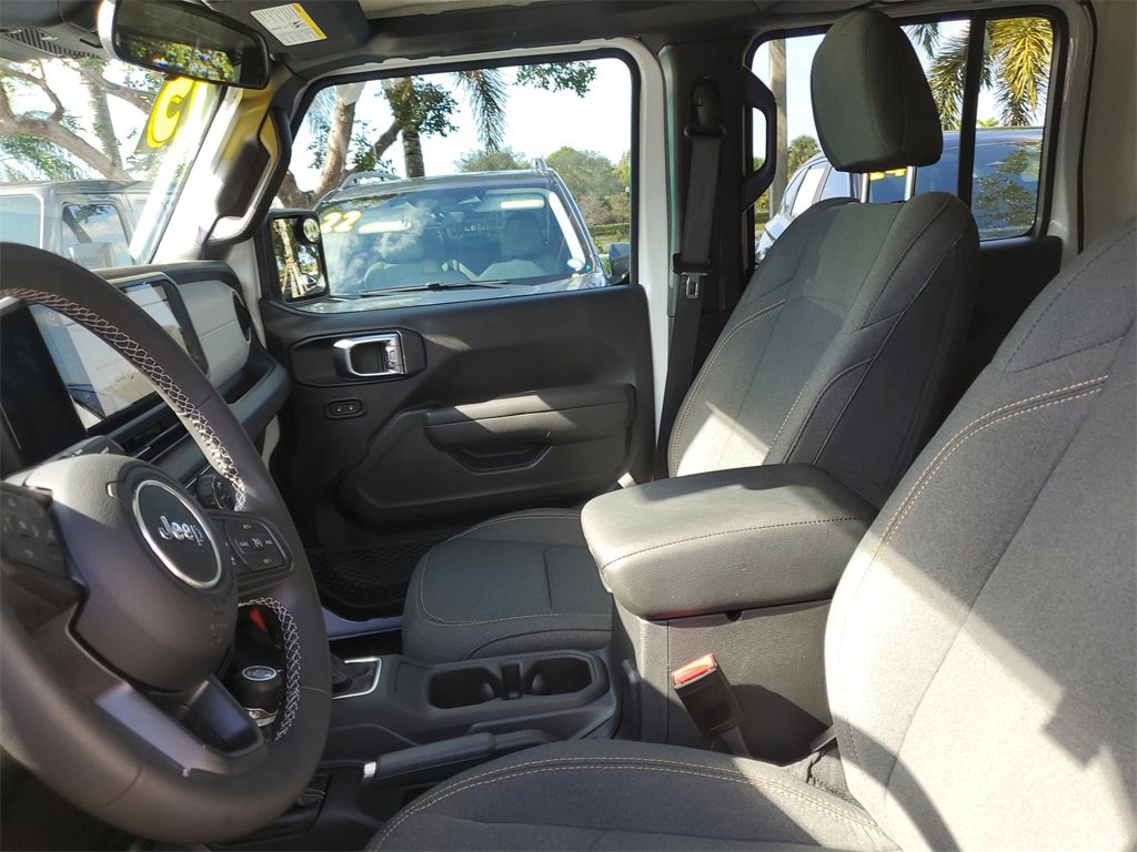 Used 2025 Jeep Wrangler Sport S image 19