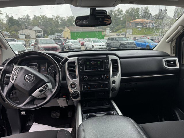 Used 2019 Nissan Titan SV w/ SV Convenience Package image 12