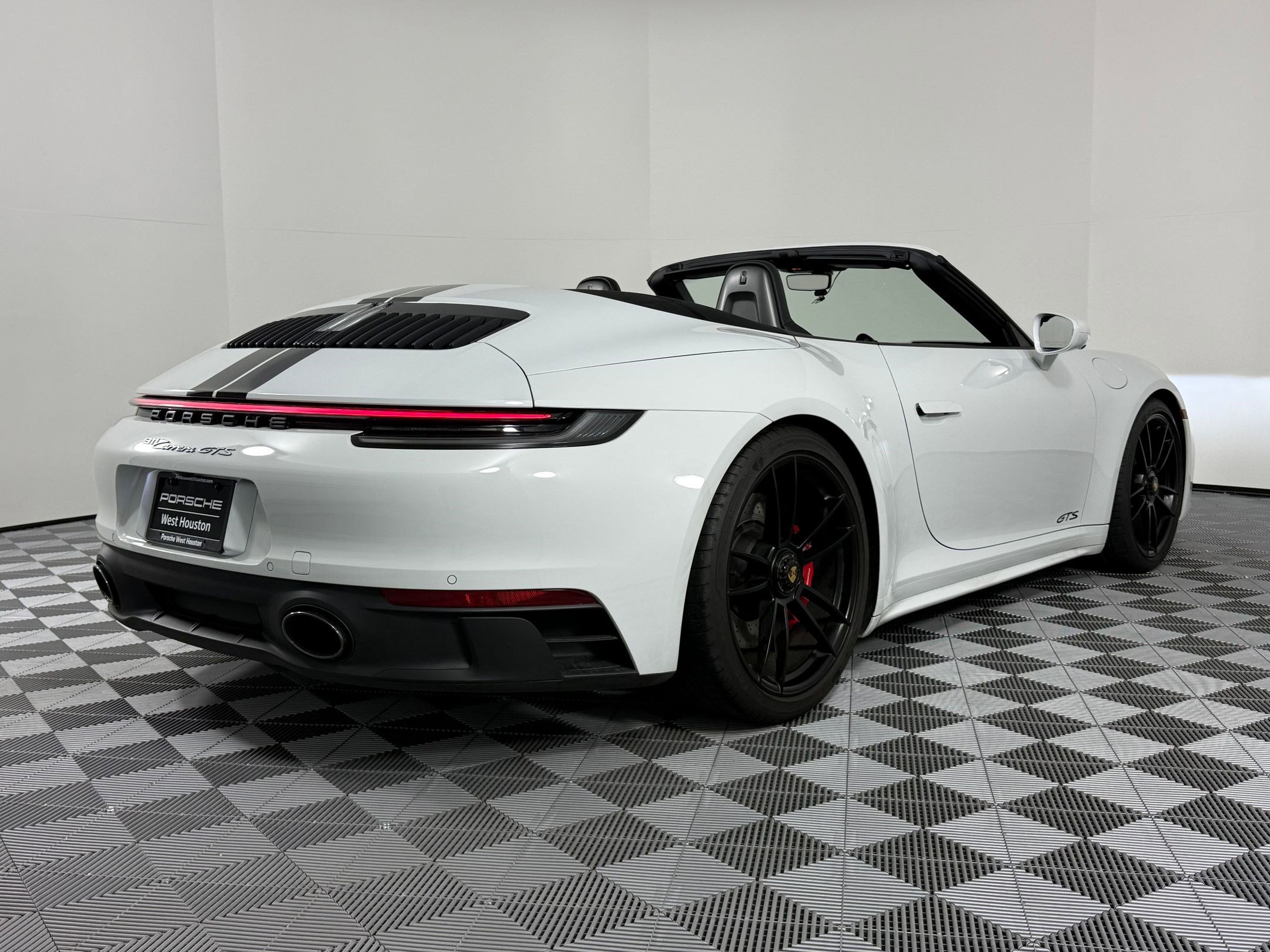Certified 2022 Porsche 911 Carrera GTS image 9