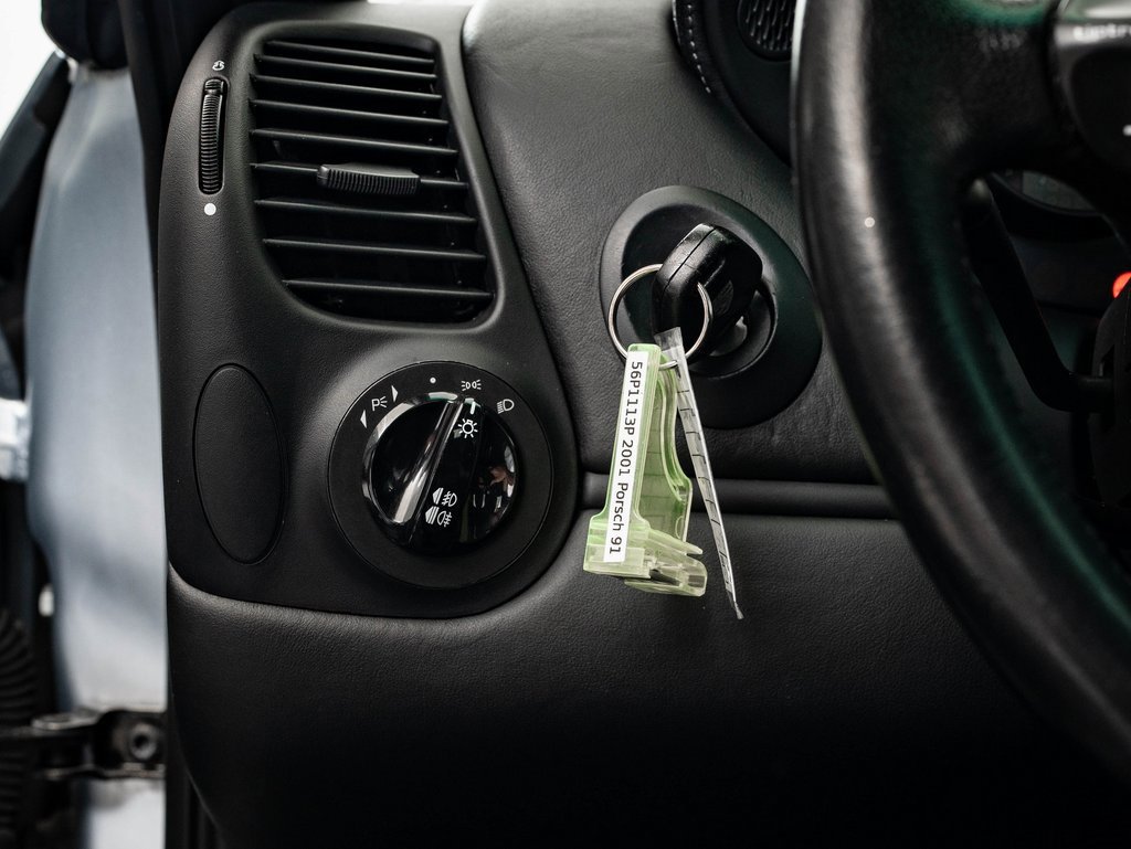 Used 2001 Porsche 911 Carrera 4 image 33