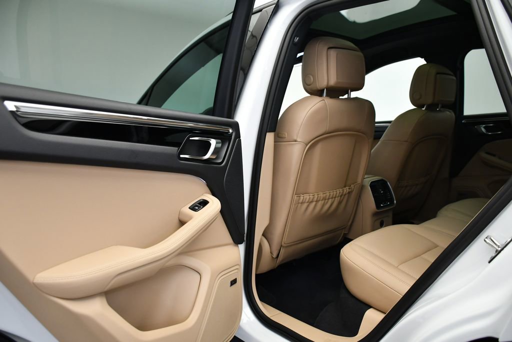Certified 2025 Porsche Macan Turbo image 43