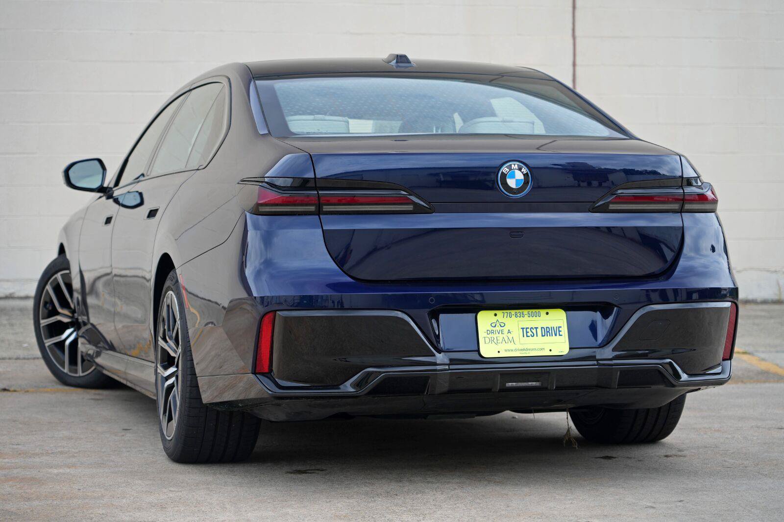 Used 2023 BMW i7 xDrive60 AWD/4WD image 5