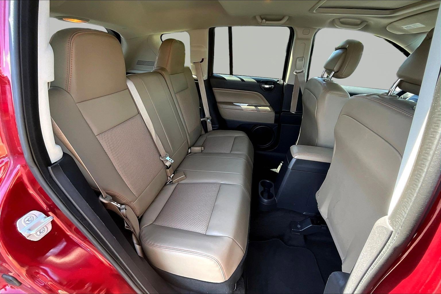 Used 2014 Jeep Compass Latitude w/ Sun/Sound Group AWD/4WD image 24