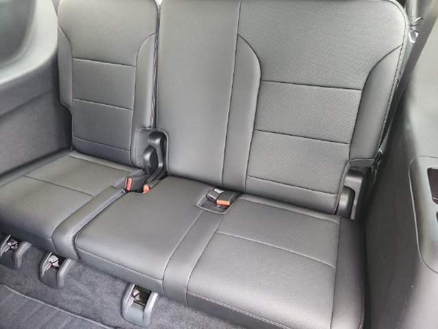 Used 2026 Chevrolet Traverse High Country w/ LPO, Floor Liner Package FWD image 34