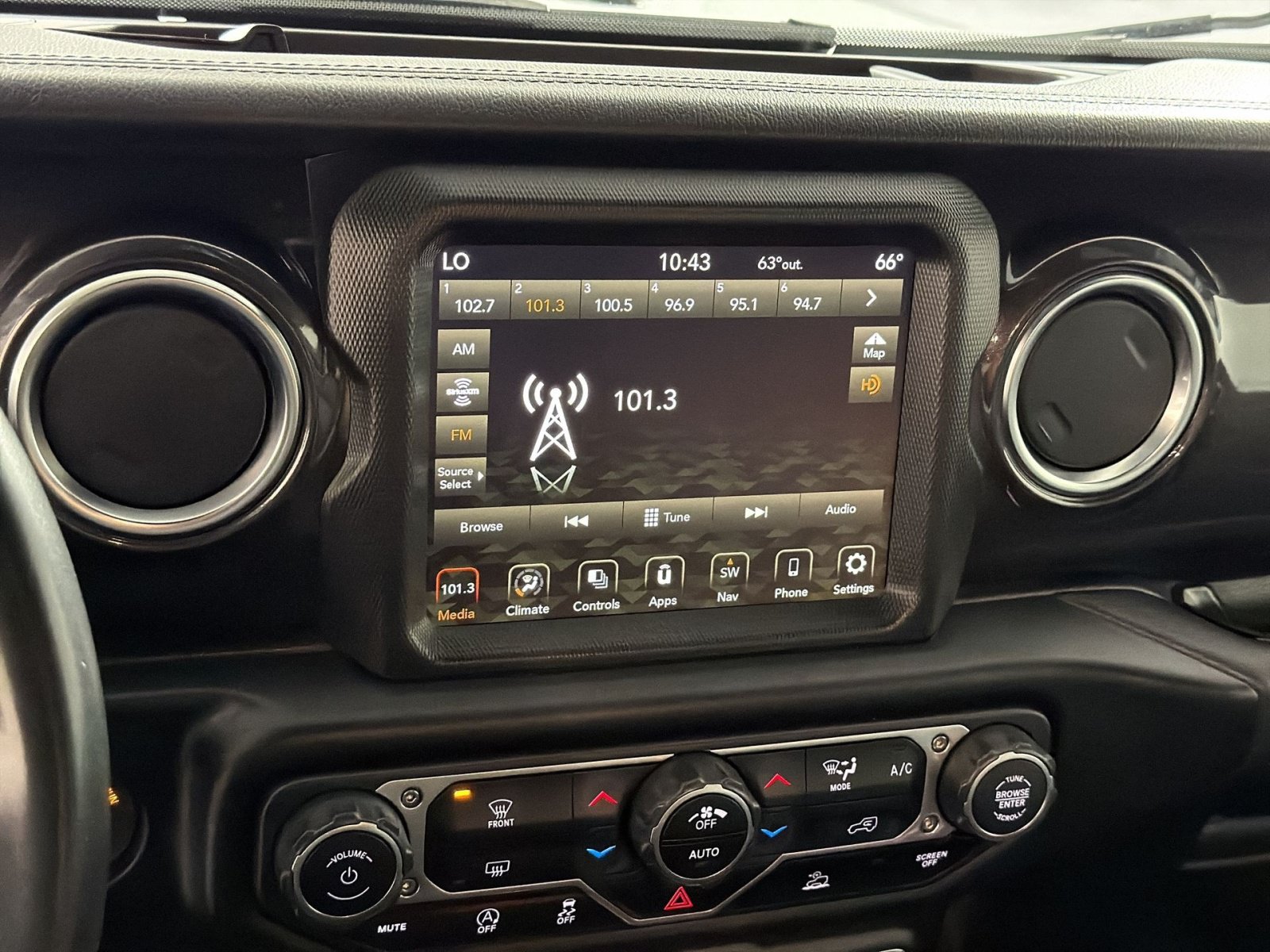 Used 2022 Jeep Wrangler Unlimited Sahara AWD/4WD image 18