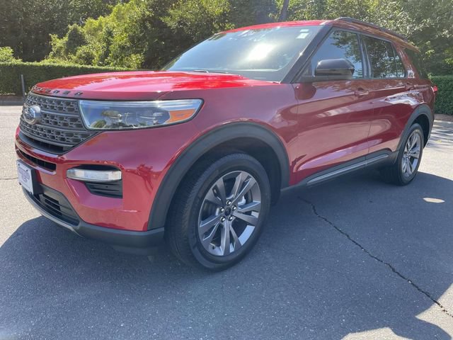 Used 2023 Ford Explorer XLT w/ Equipment Group 202A AWD/4WD image 3