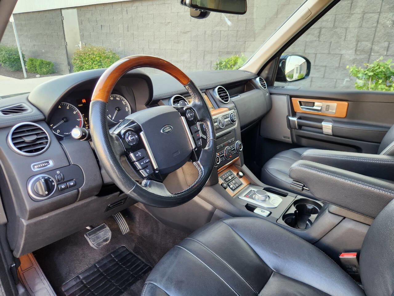 Used 2015 Land Rover LR4 HSE AWD/4WD image 18