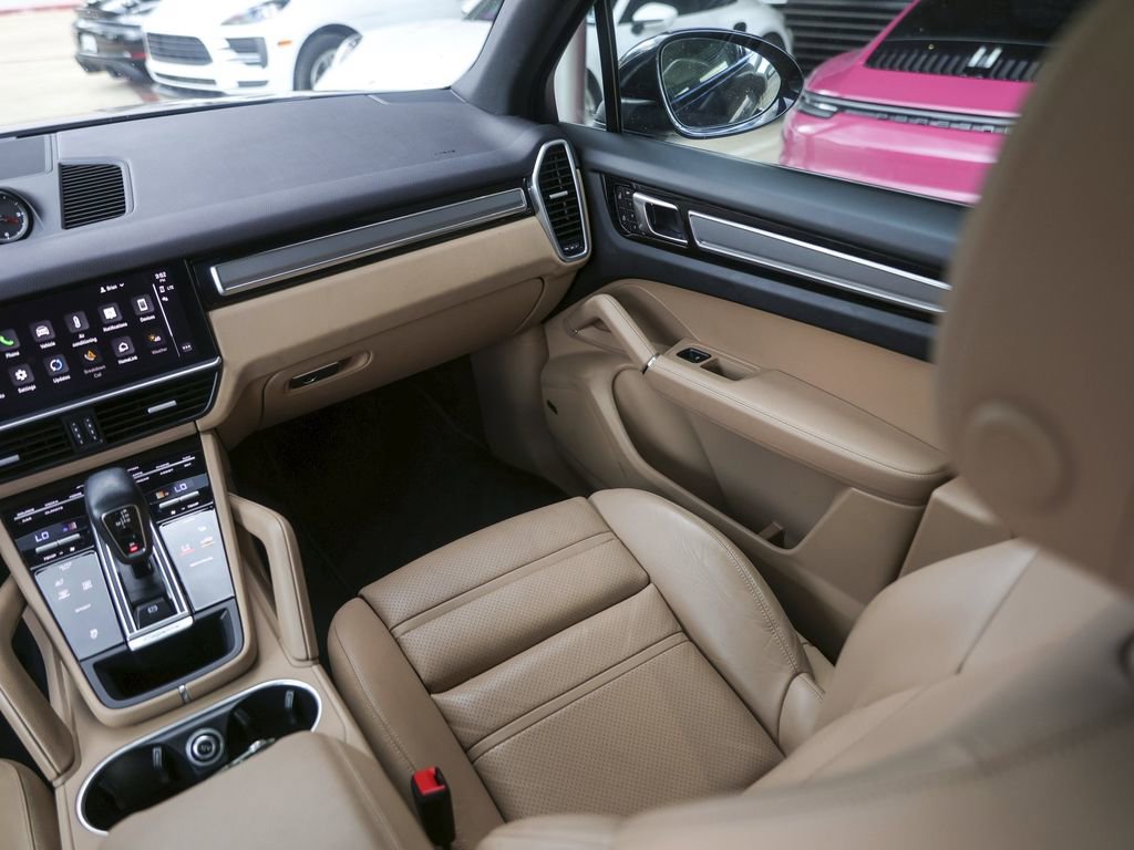Certified 2023 Porsche Cayenne Platinum Edition image 35