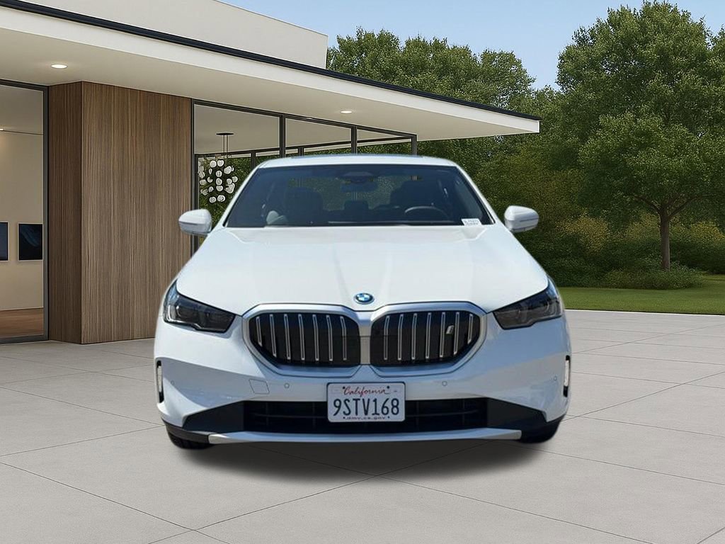 Used 2025 BMW i5 eDrive40i w/ Premium Package RWD image 4