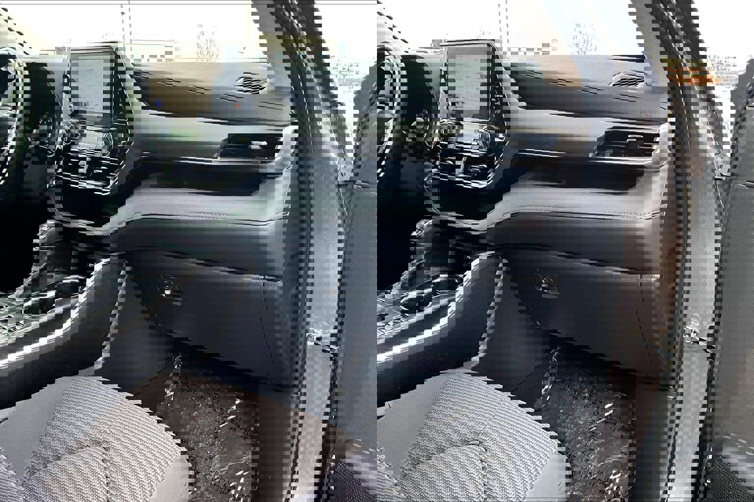 Used 2024 Toyota Highlander LE image 15