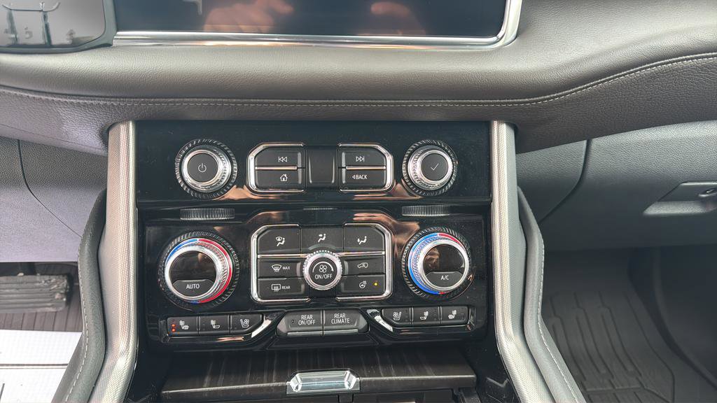 Used 2024 GMC Yukon XL Denali w/ Advanced Technology Package image 30