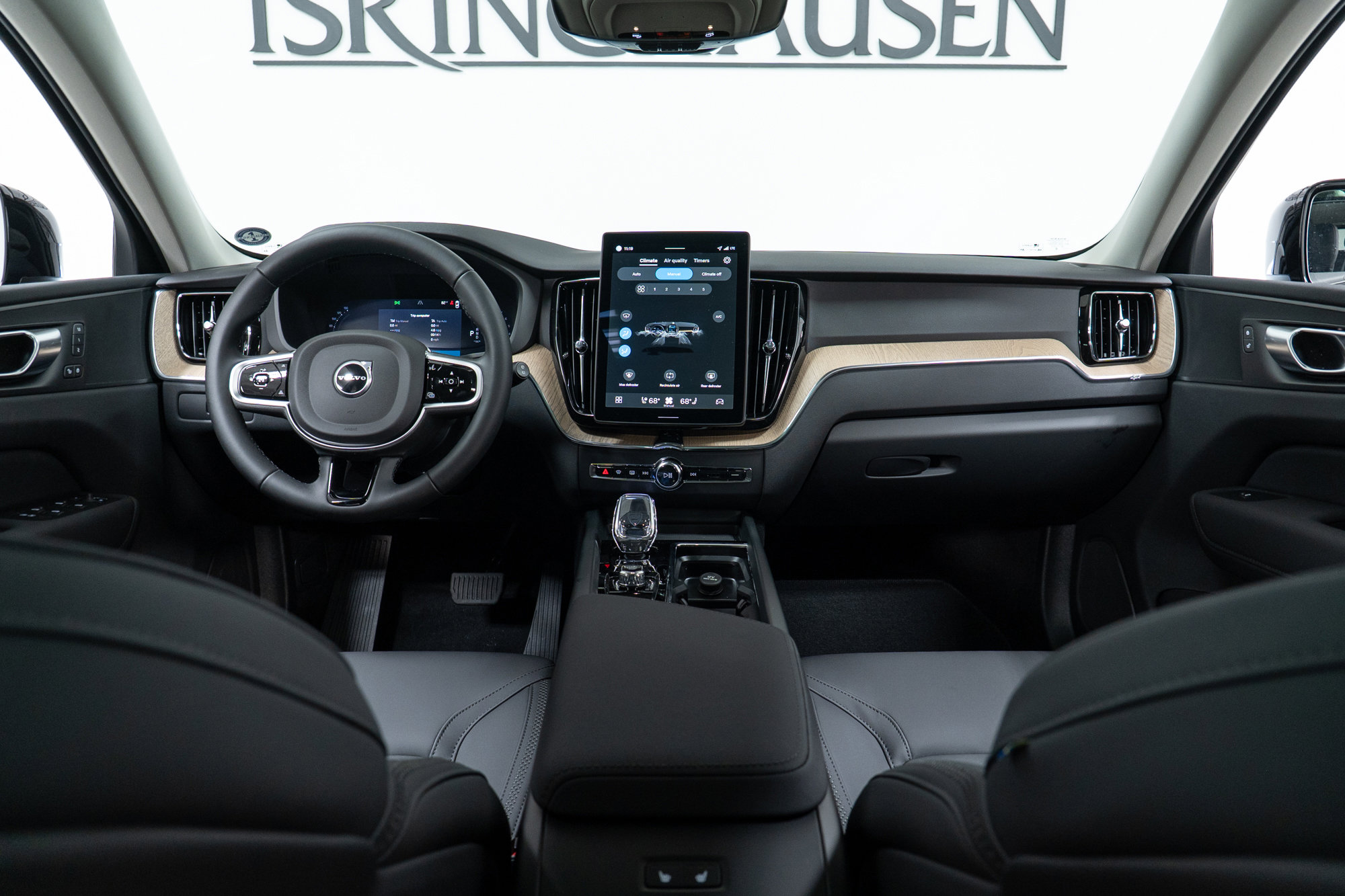 New 2026 Volvo XC60 B5 Plus w/ Protection Package Premier image 15