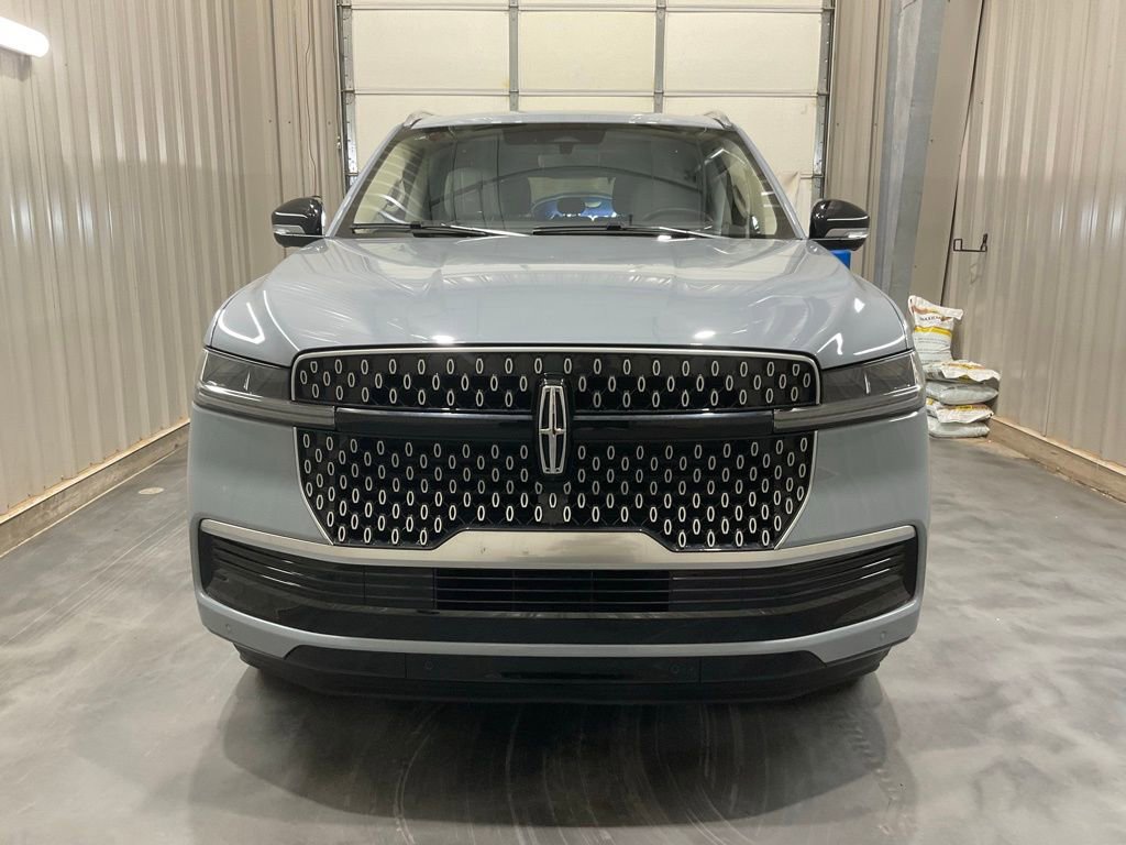 Used 2025 Lincoln Navigator Reserve image 2