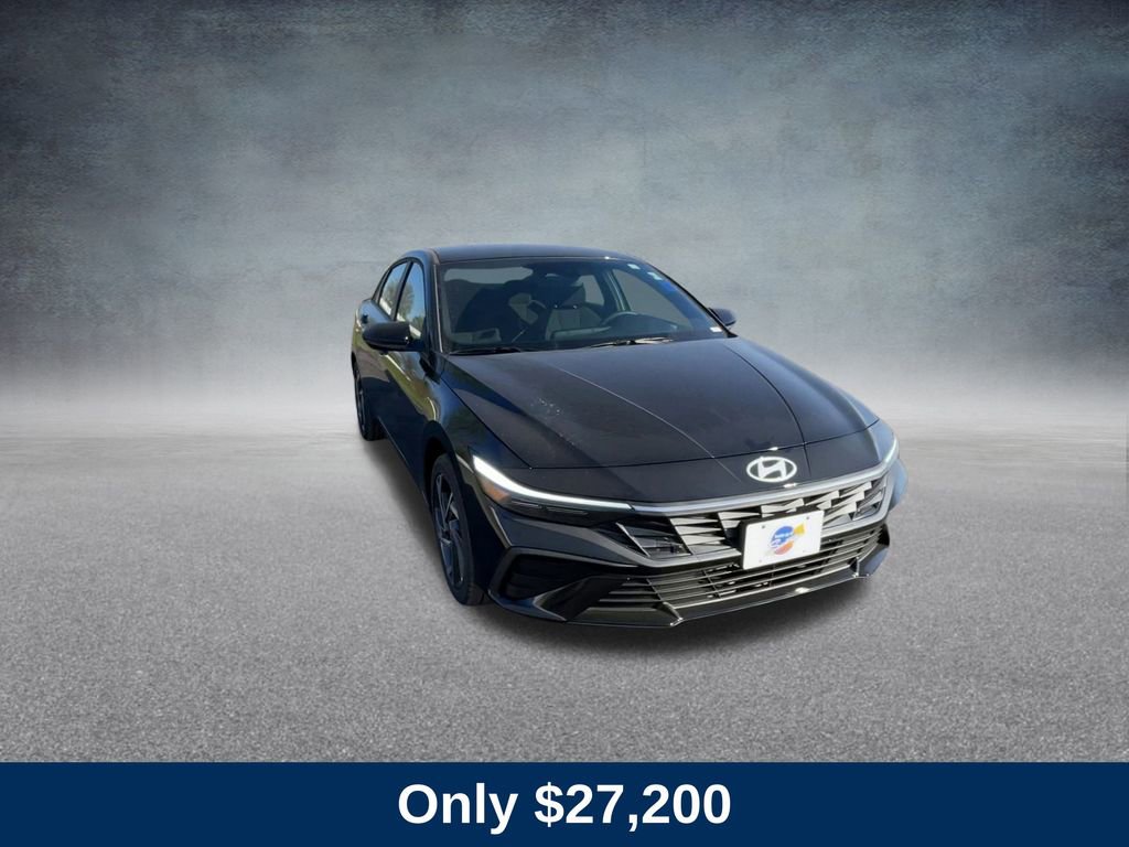 Used 2025 Hyundai Elantra SEL image 4