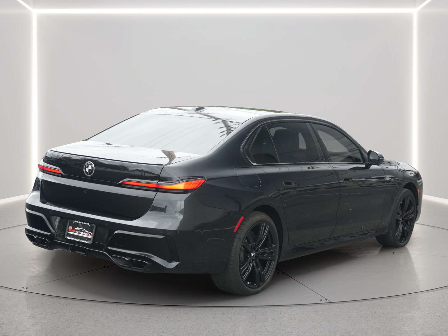 Used 2023 BMW 760i xDrive w/ Executive Package AWD/4WD image 5