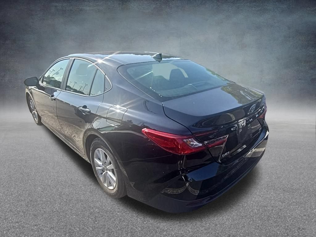 Used 2025 Toyota Camry LE FWD image 5
