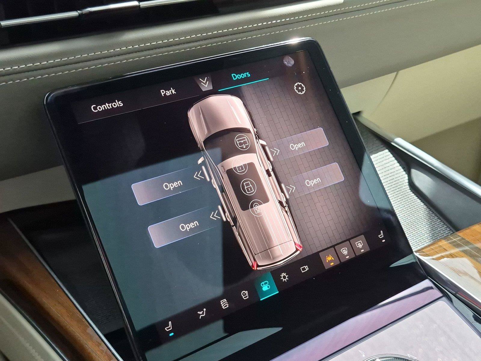Certified 2025 Cadillac Escalade Sport Platinum w/ LPO, Floor Liner Package AWD/4WD image 21