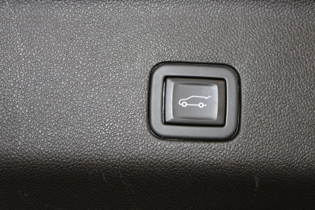 Used 2024 Chevrolet Suburban Premier AWD/4WD image 26