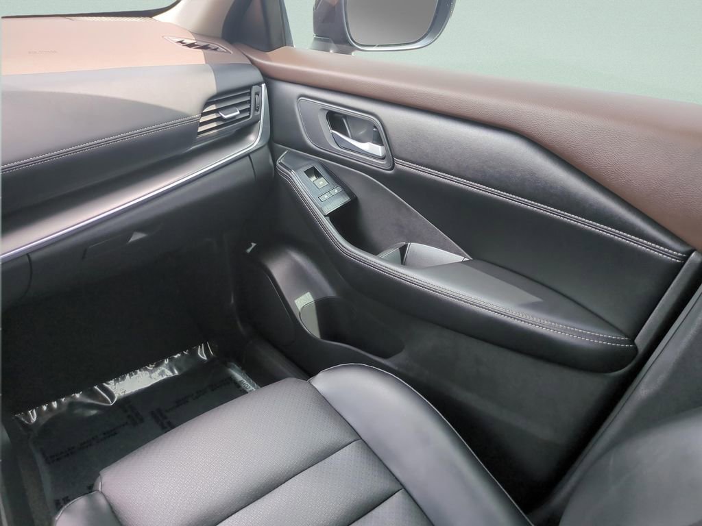 Certified 2023 Nissan Rogue SV w/ SV Premium B Package image 17