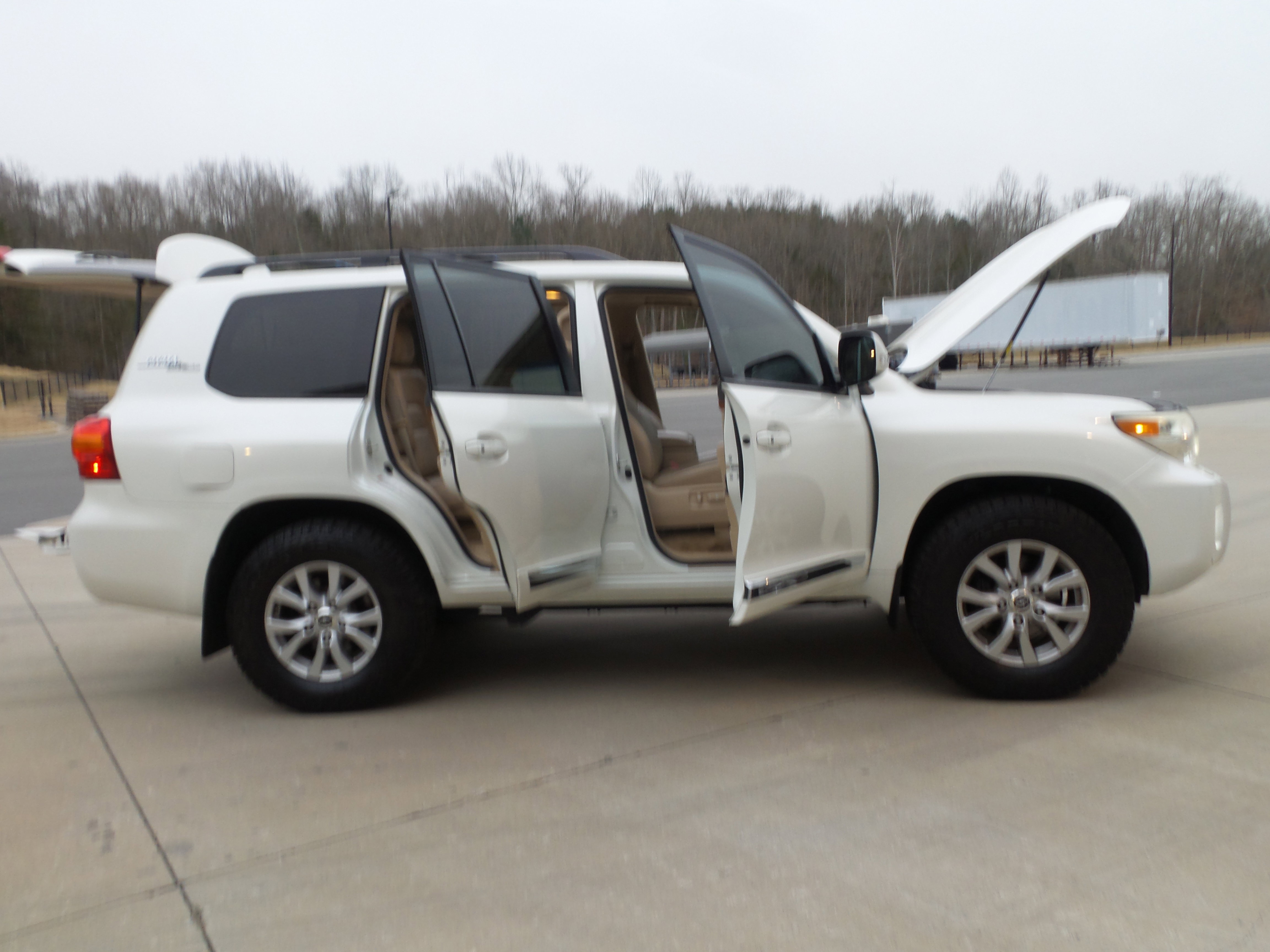 Used 2013 Toyota Land Cruiser image 20