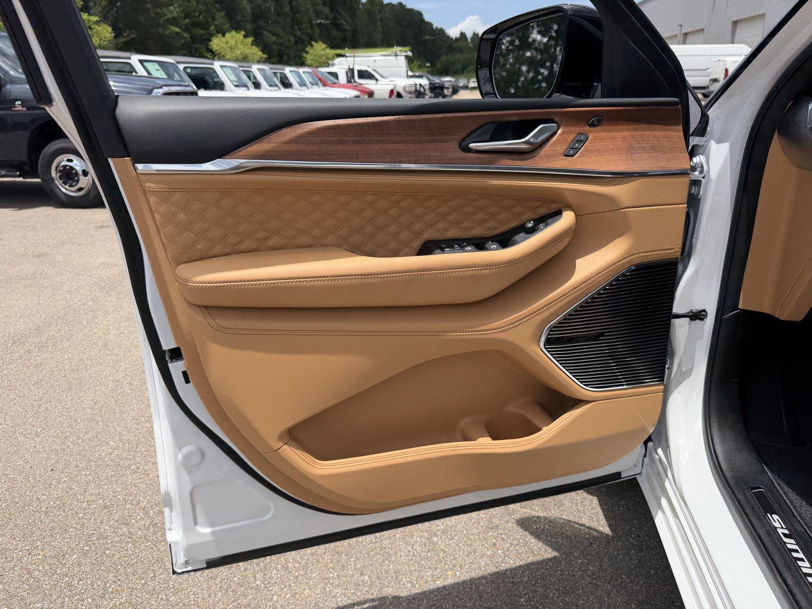 New 2026 Jeep Grand Cherokee Summit AWD/4WD image 16