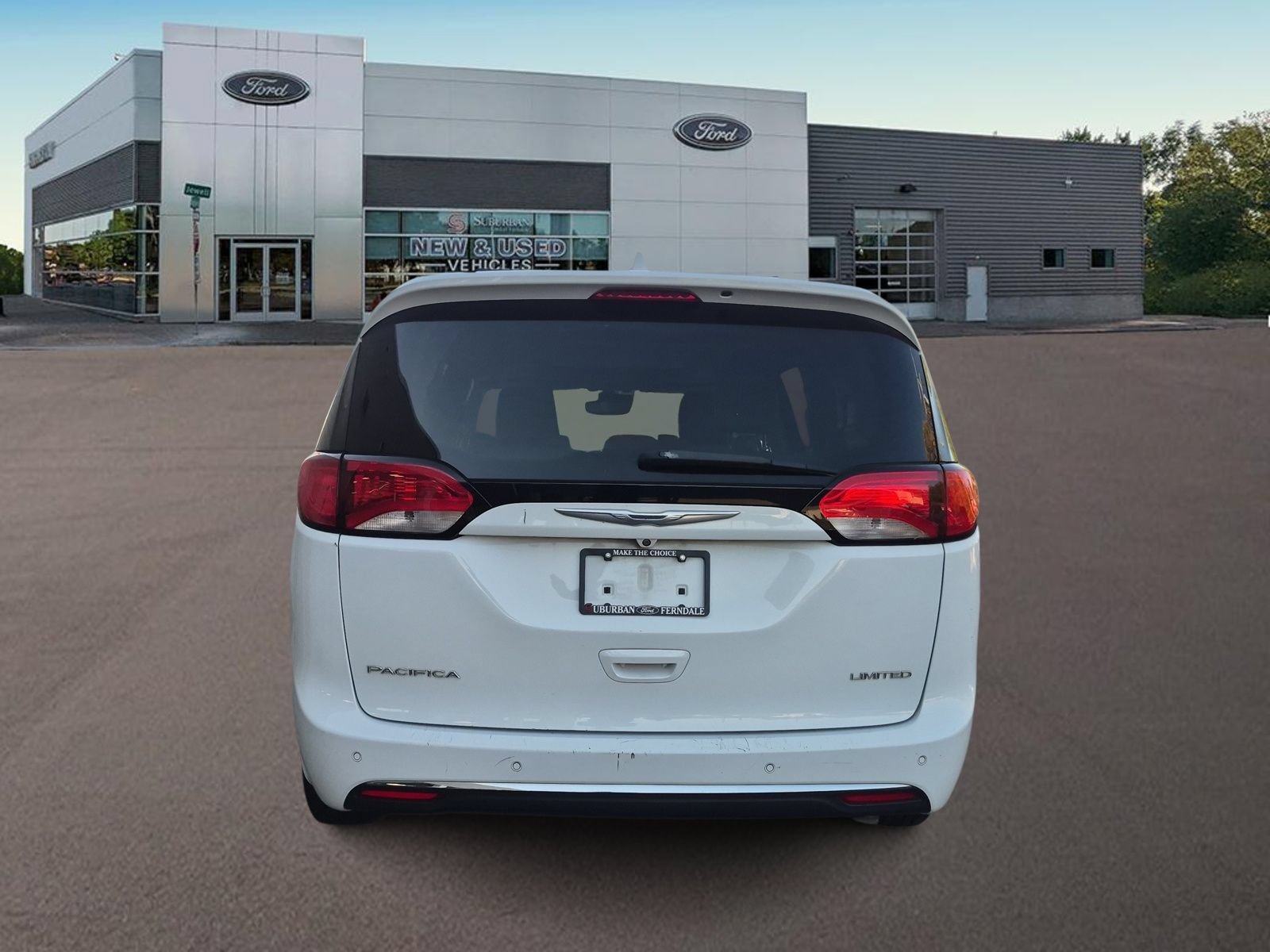 Used 2017 Chrysler Pacifica Limited FWD image 8