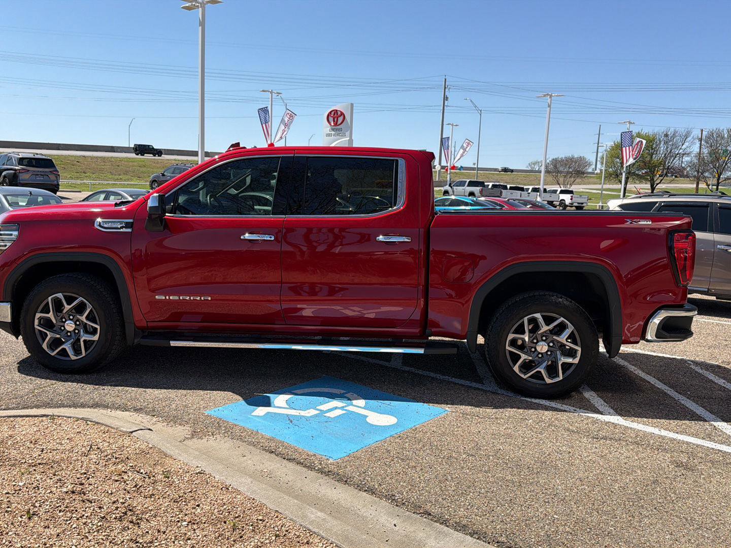 Used 2023 GMC Sierra 1500 SLT image 8