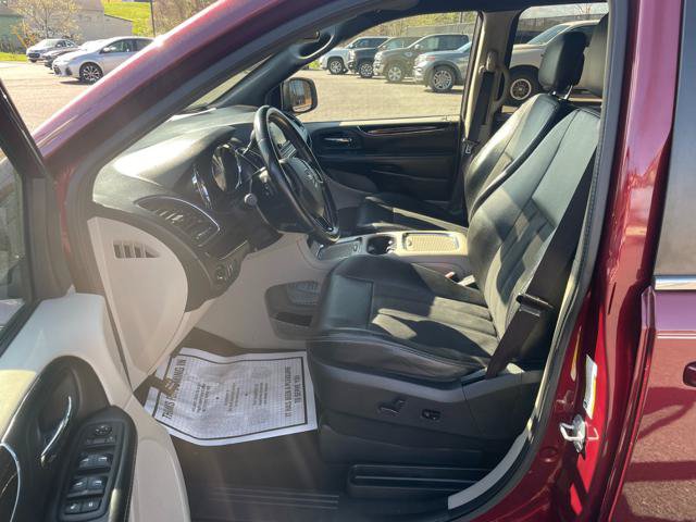 Used 2019 Dodge Grand Caravan SXT FWD image 16
