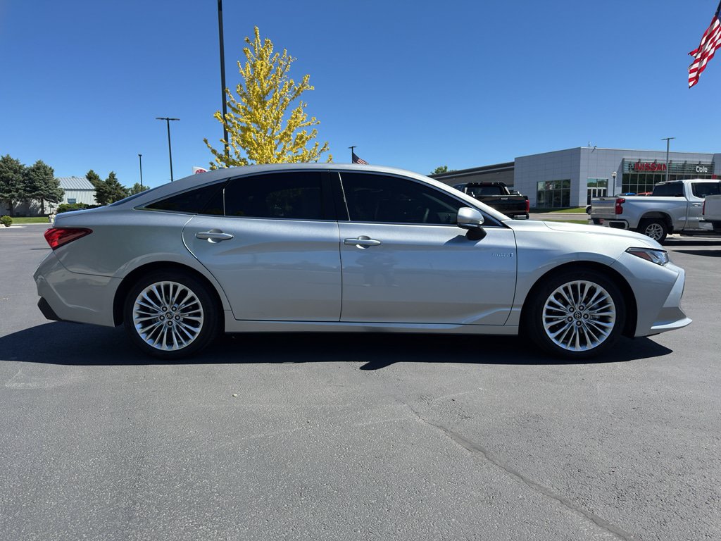 Used 2019 Toyota Avalon Limited w/ Advanced Safety Package FWD image 2