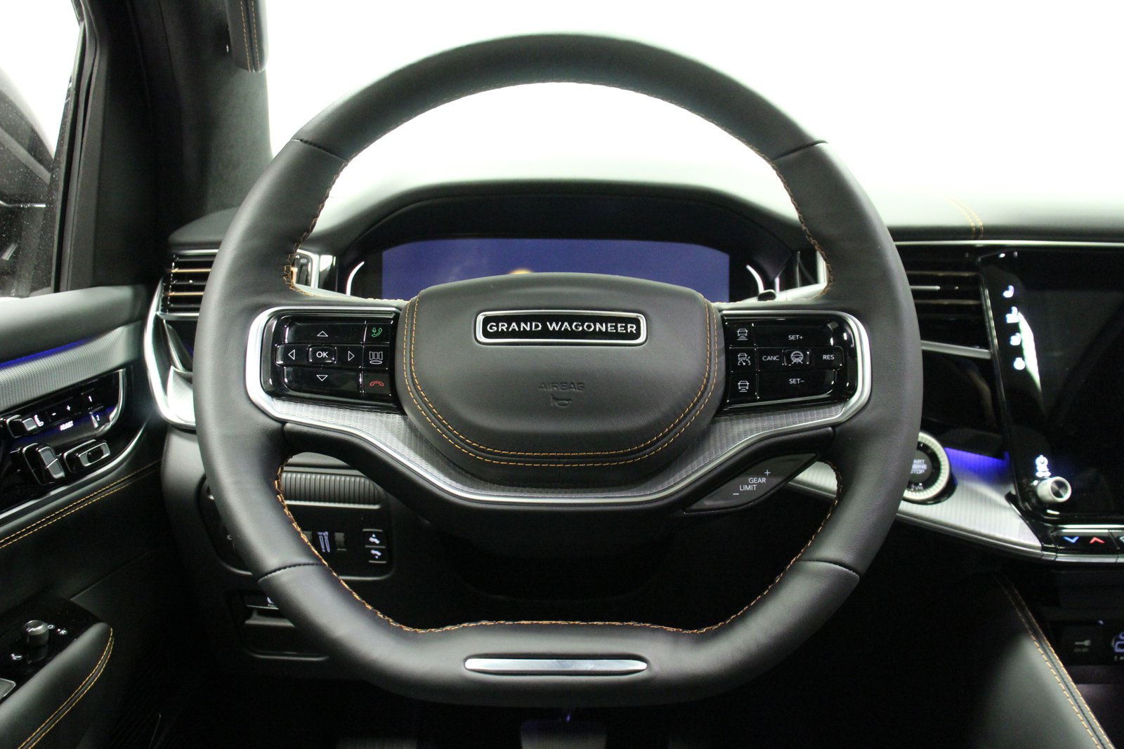 New 2023 Jeep Grand Wagoneer Series III AWD/4WD image 20
