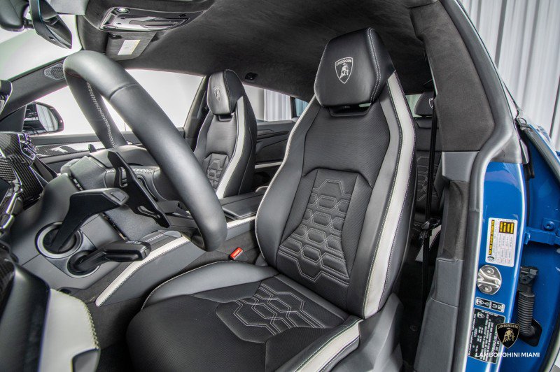 Used 2025 Lamborghini Urus SE image 46