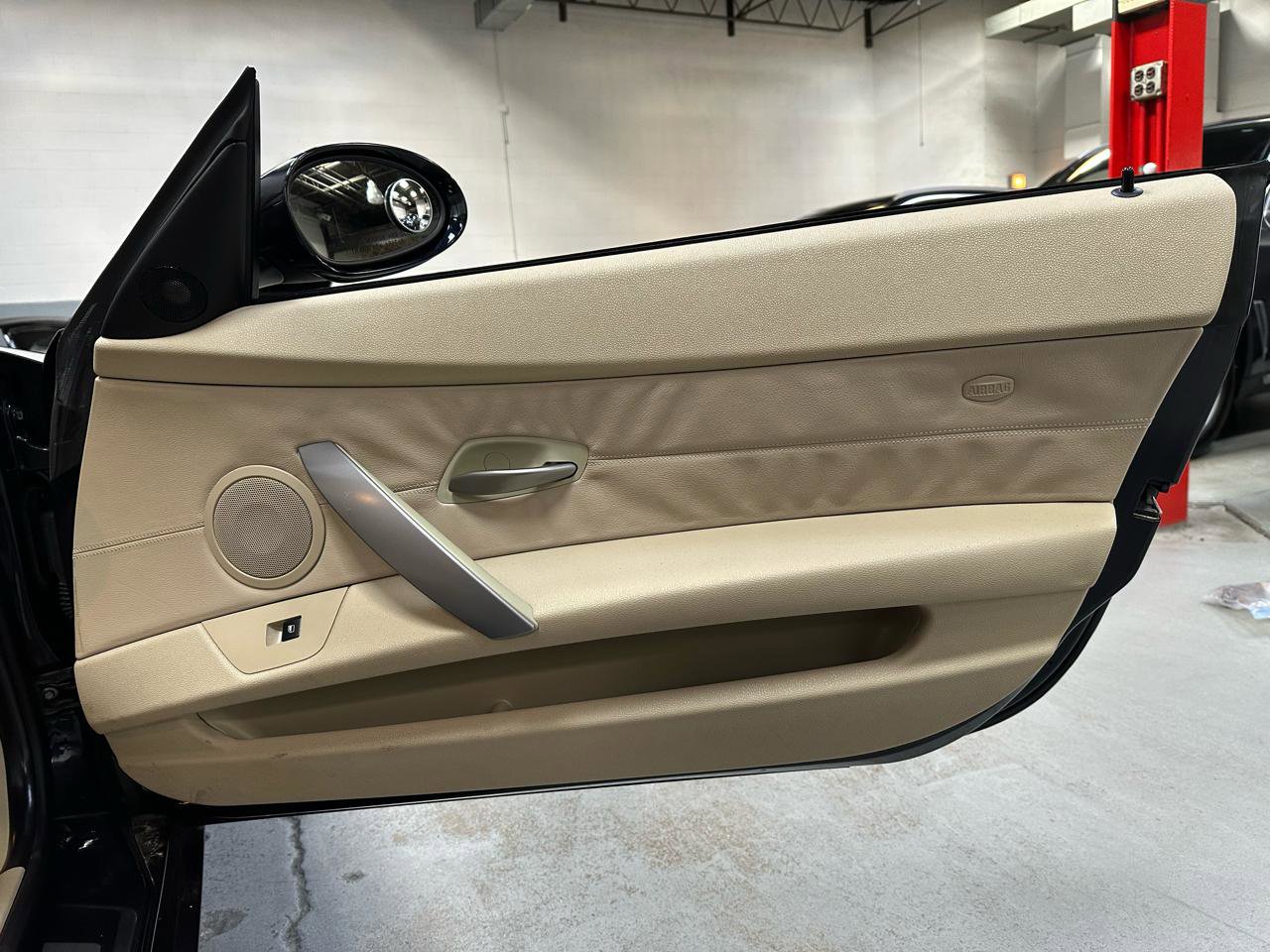 Used 2006 BMW Z4 3.0si image 10