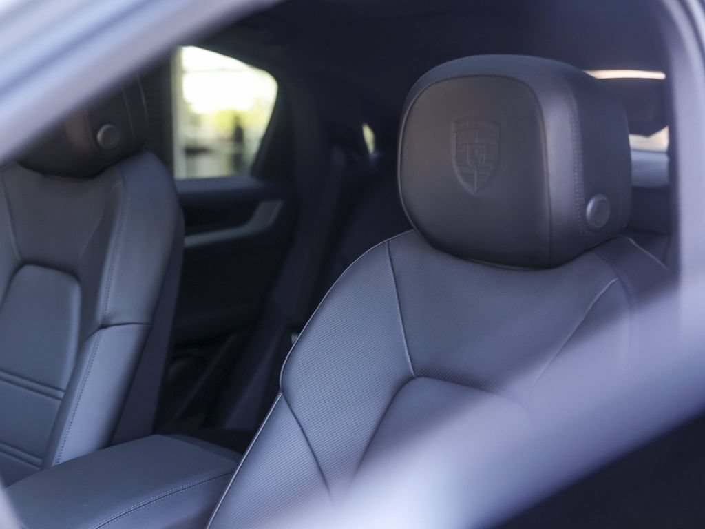 New 2026 Porsche Cayenne E-Hybrid Coupe AWD/4WD image 17