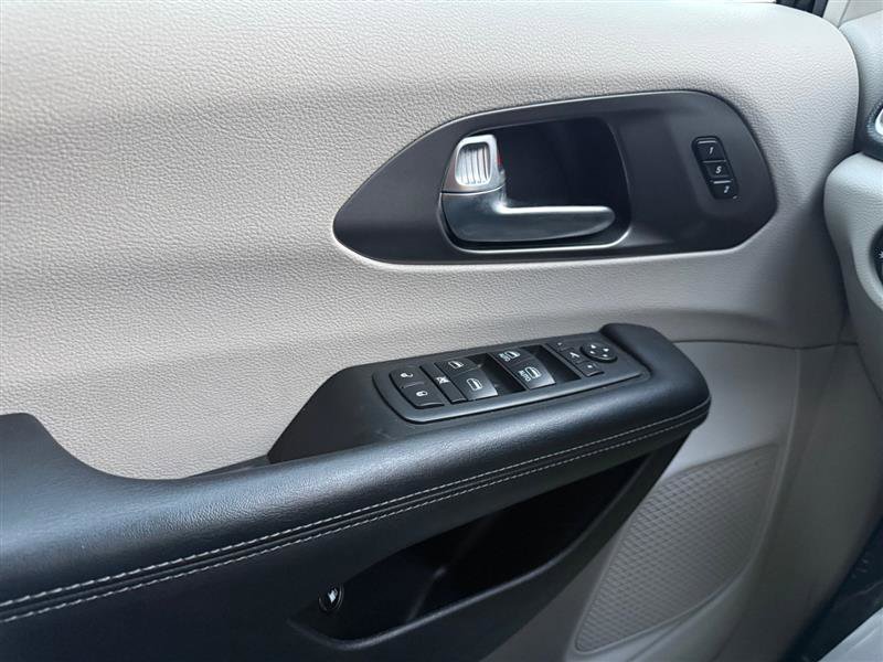 Used 2019 Chrysler Pacifica Limited w/ Advanced Safetytec Group image 27