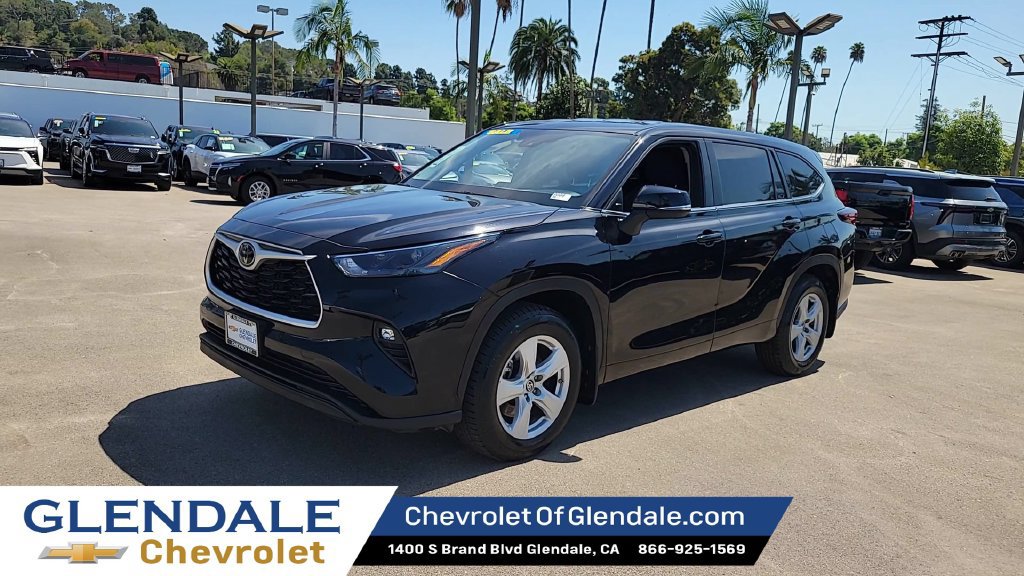 Used 2024 Toyota Highlander LE AWD/4WD image 4