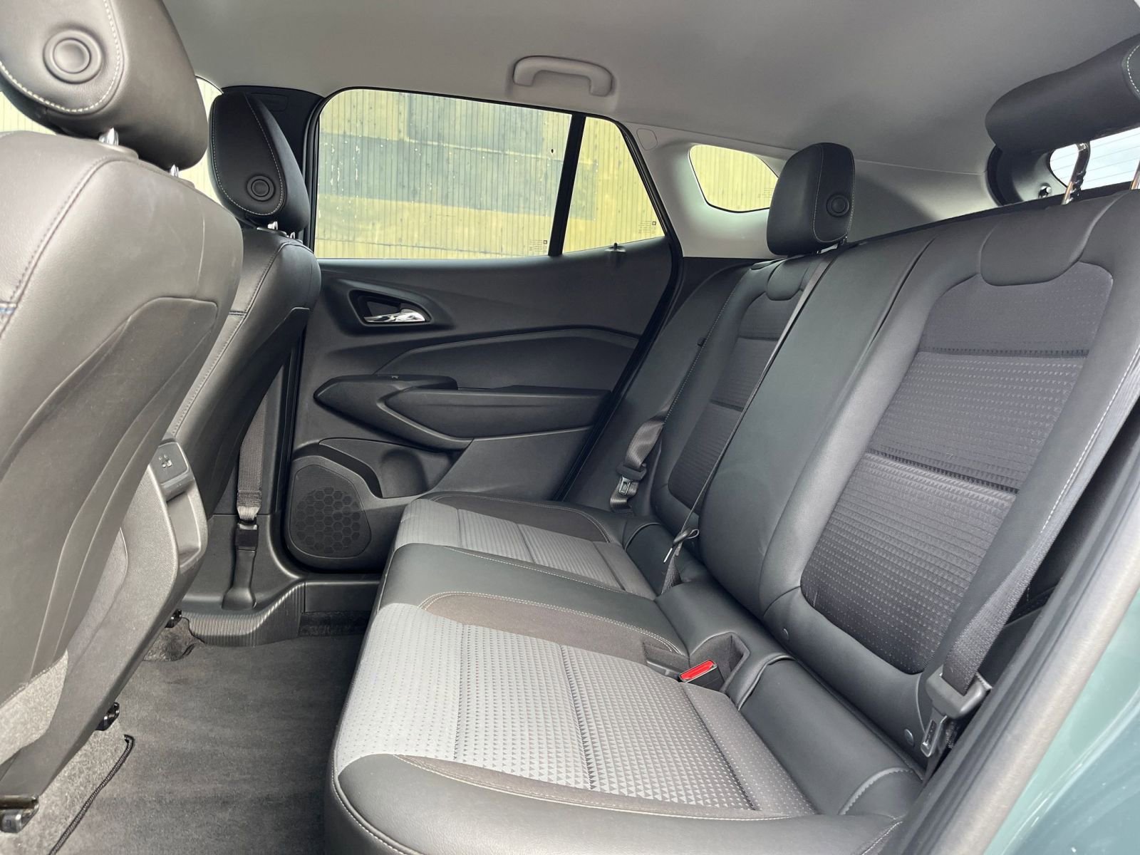 Used 2025 Chevrolet Trax LT FWD image 24