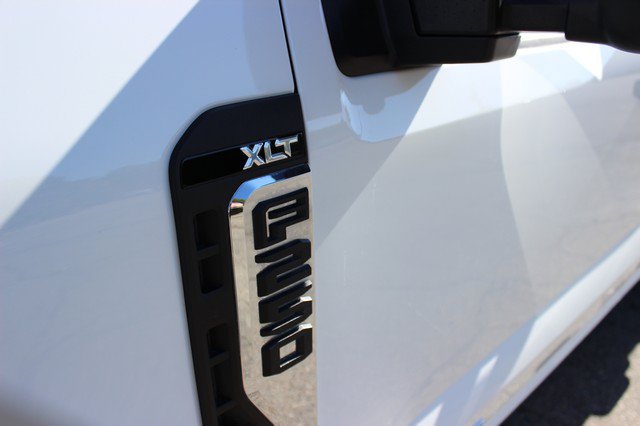 Used 2025 Ford F250 XLT w/ FX4 Off-Road Package AWD/4WD image 2